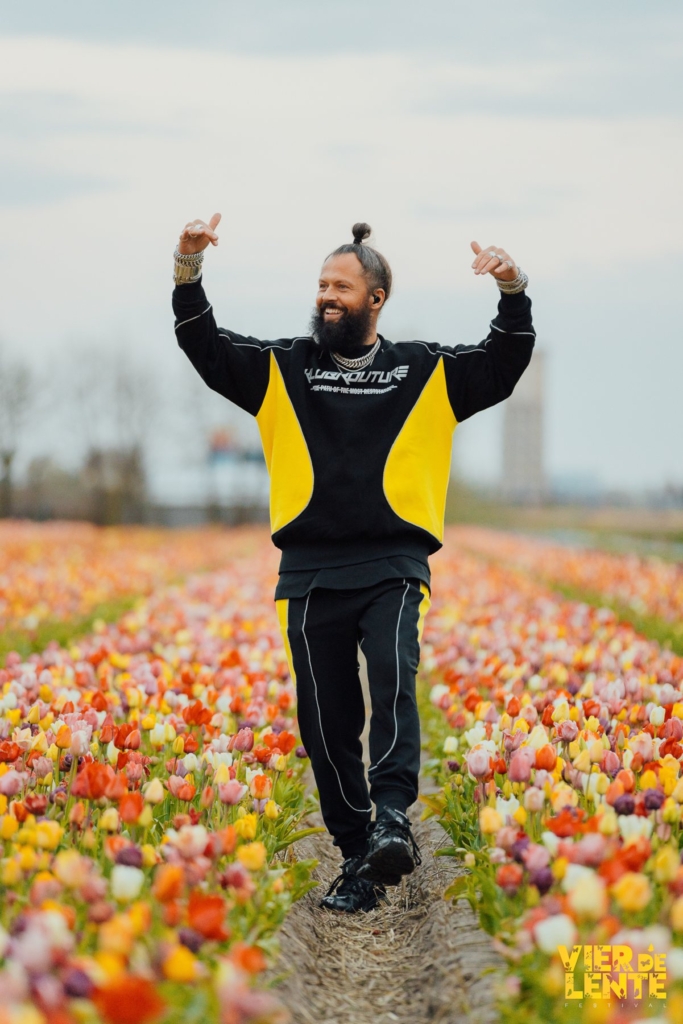 Artiest tussen de tulpen bij Vier de Lente Festival
