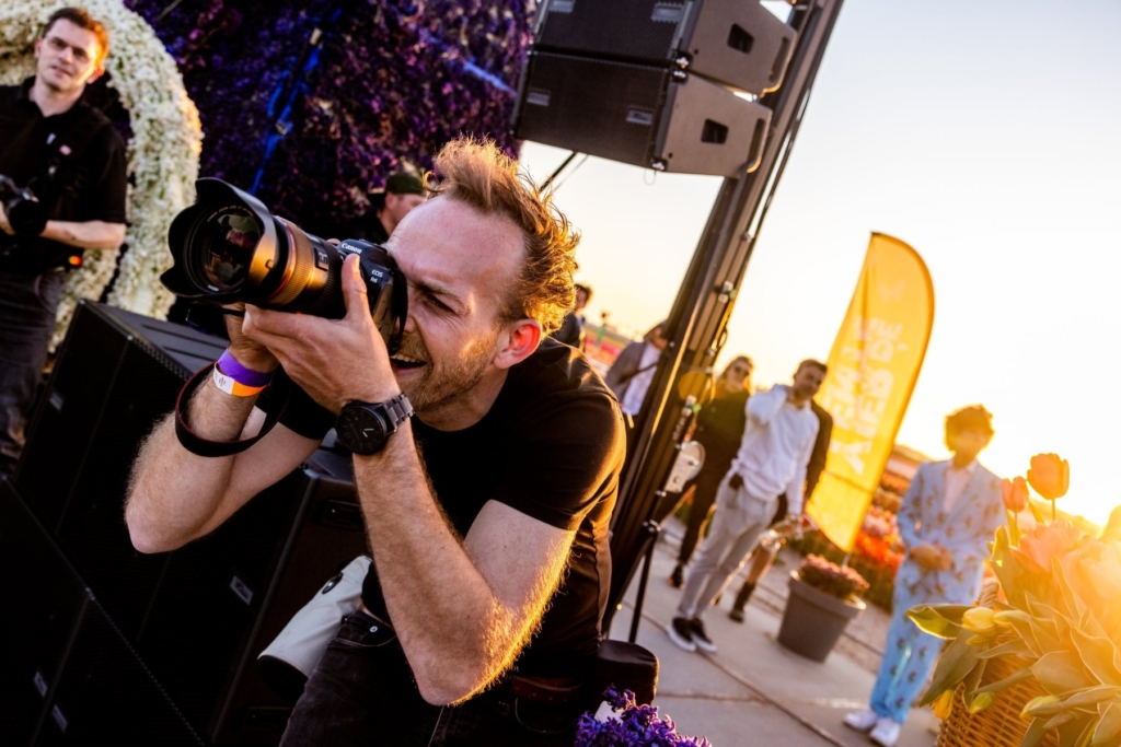 Fotograaf aan het werk bij Vier de Lente Festival