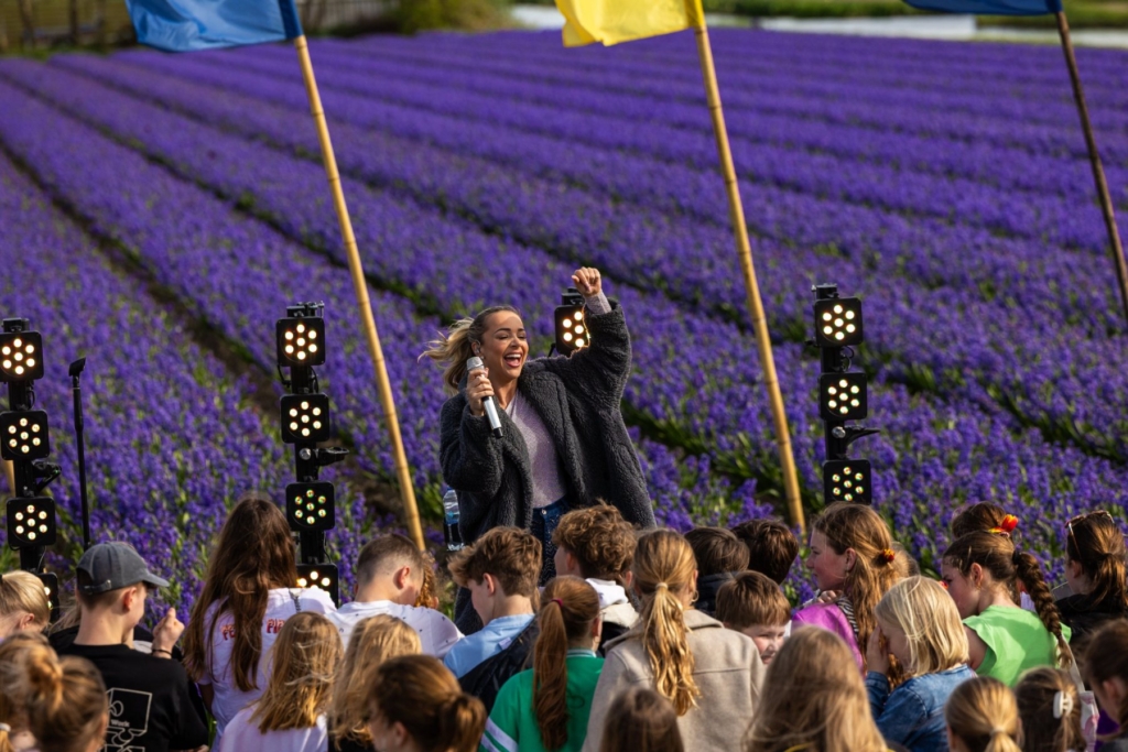 Optreden voor kinderen in het hyacintenveld