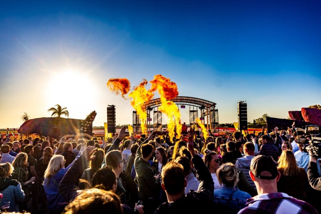 Vuurshow bij het podium van Vier de Lente Festival